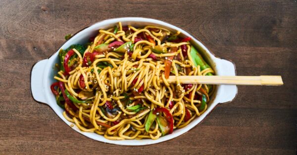 Tofu stir-fry with broccoli and peppers